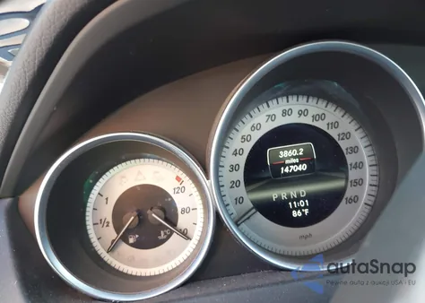 2013 Mercedes-Benz C 300 Sport 4Matic z USA, uszkodzony, nr VIN WDDGF8AB8DR246667